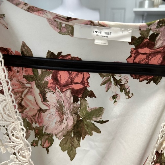 Love Tree Floral Lace Wrap romper - Picture 6 of 6